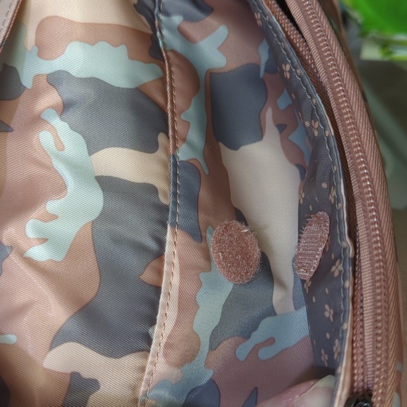 Lug Blush Camo Trolley Carryall Bag - Picture 11 of 12